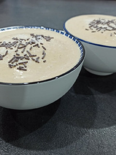 Una foto de Batido - helado de plátano, manzana y crema de cacahuate 🍧