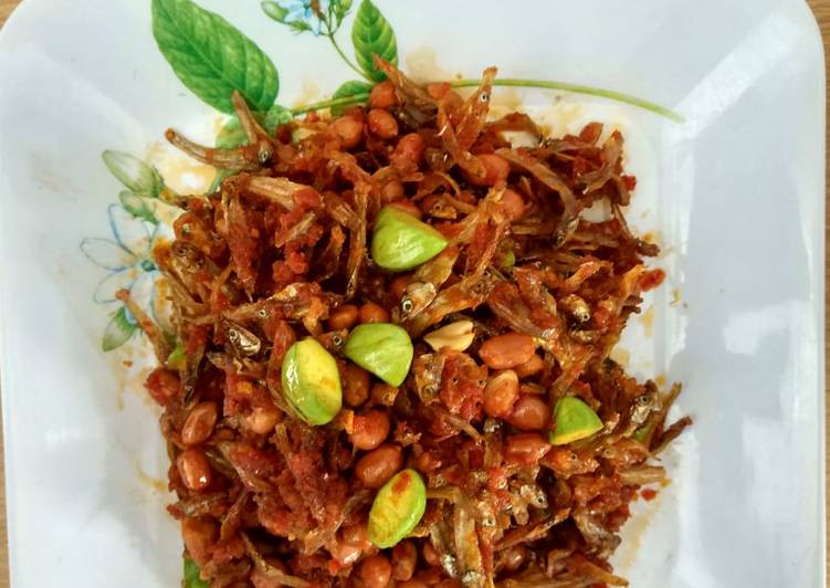 Bagaimana Menyiapkan Teri kacang petai yang Sempurna