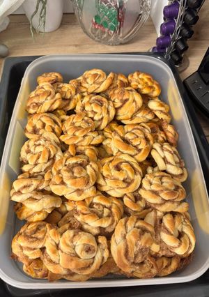 A picture of Cinnamont buns.