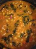 Guiso de garbanzos con pollo y espinacas