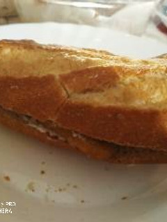 Una foto de Bocadillo de rabas con alioli