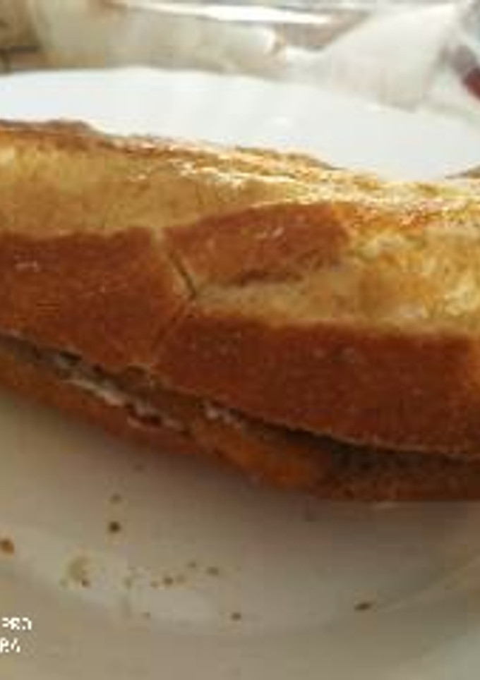 Una foto de Bocadillo de rabas con alioli