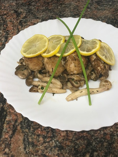 Una foto de Wok de sesos con verduras