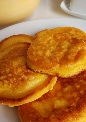 Zdjęcie przepisu Racuszki dyniowo-serowe na białkach.