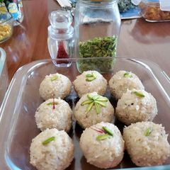 A picture of Coconut ladoo.