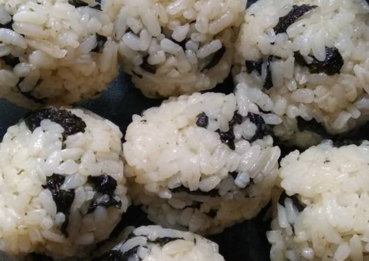 Cara Gampang Menyiapkan Rice ball / jumeokbap yang Menggugah Selera