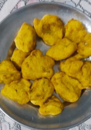 आलू के पकौड़े (Aloo ke pakode recipe in hindi) रेसिपी मुख्य फोटो