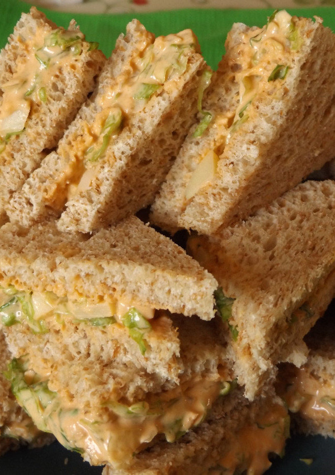Una foto de Sándwiches “de dedo” rellenos de mousse de merluza y palmitos