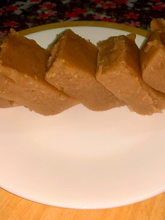 ரவை ஹல்பாய் (Ravai halbai recipe in tamil) செய்முறை முக்கிய புகைப்படம்