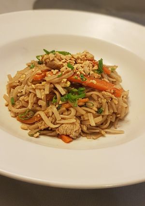 Une photo de 36• 🍜 Pad Thaï au poulet 🥢