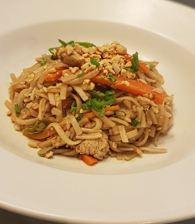 Une photo de 36• 🍜 Pad Thaï au poulet 🥢