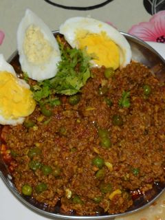 কিমা মটর কারি (keema matar curry recipe in Bengali) রেসিপির প্রধান ছবি