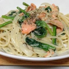 A picture of Salmon & Spinach Soy Milk Pasta.