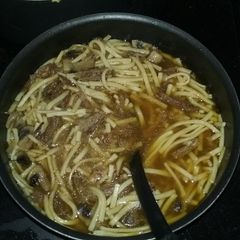 A picture of Beef & Noodles.