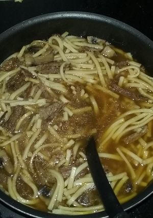 A picture of Beef & Noodles.