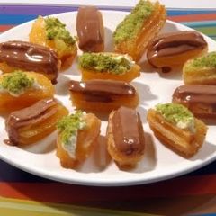 A picture of Balah el sham (egyptian sweets).