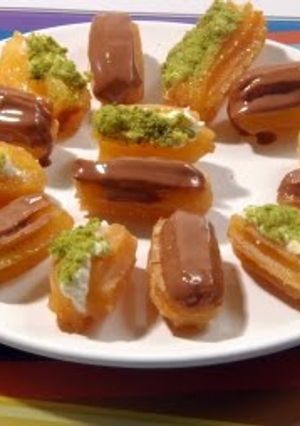 A picture of Balah el sham (egyptian sweets).