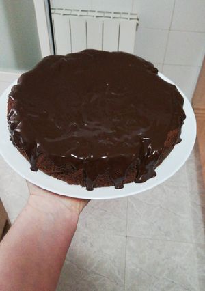 Una foto de Bizcocho de chocolate con ganache de chocolate