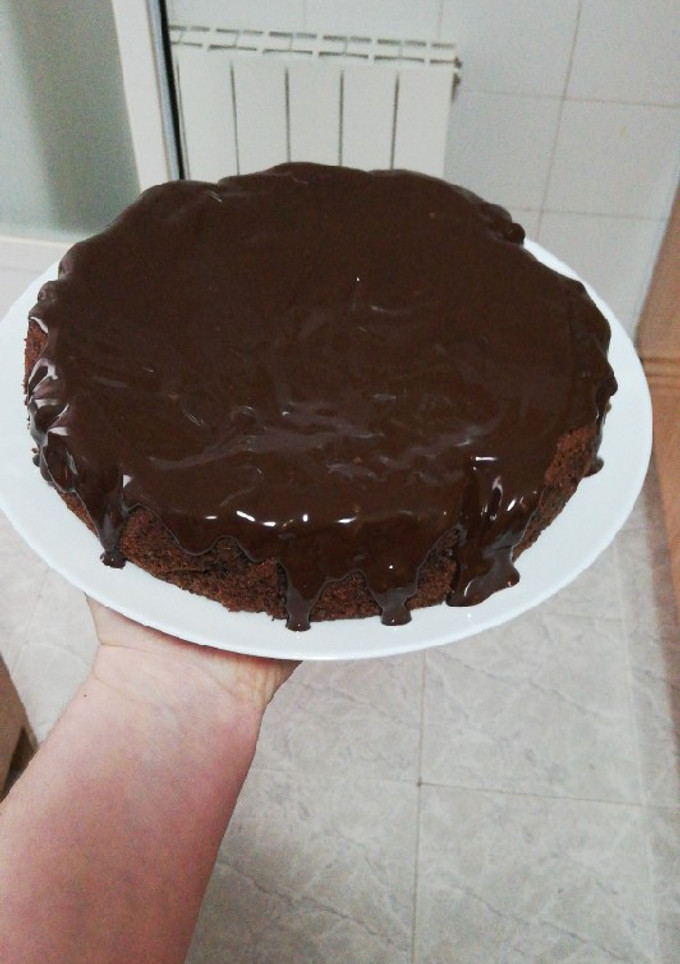 Una foto de Bizcocho de chocolate con ganache de chocolate