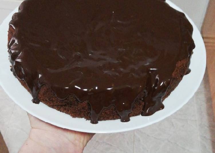 Bizcocho de chocolate con ganache de chocolate
