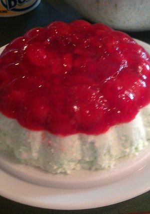 A picture of Tinklee's Raspberry/Lime Jello.