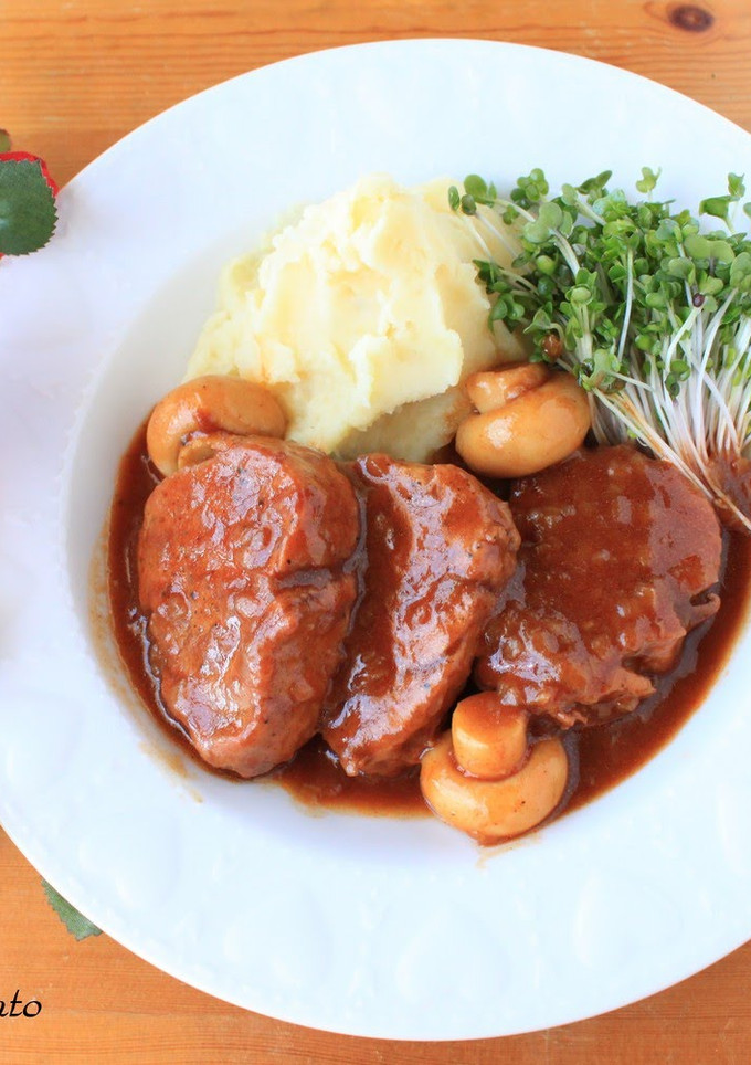 A picture of Simple Bistro-style Stewed Pork Fillets.