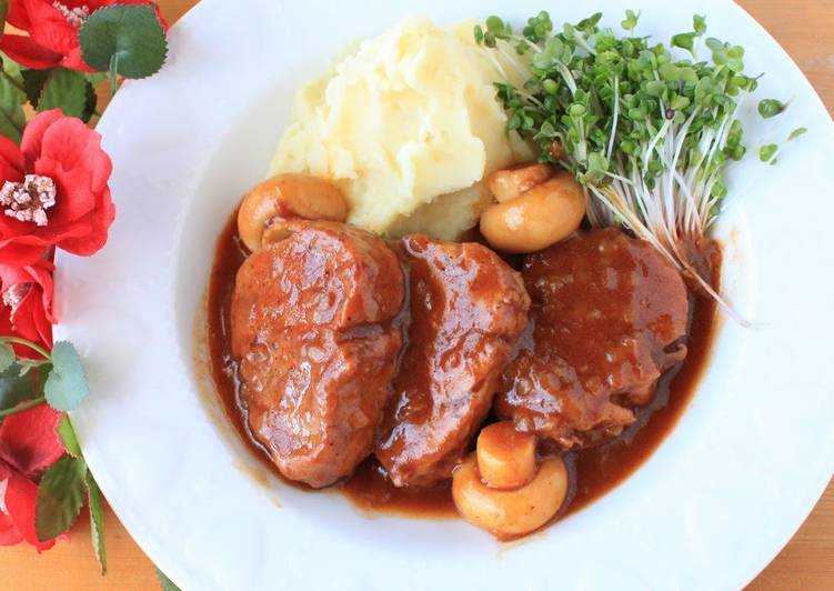 Simple Bistro-style Stewed Pork Fillets