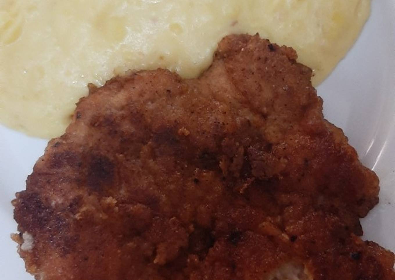 Suprema de pollo con puré de papas amarillas