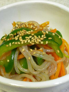 A picture of Shirataki Noodle Salad with Sesame Oil.