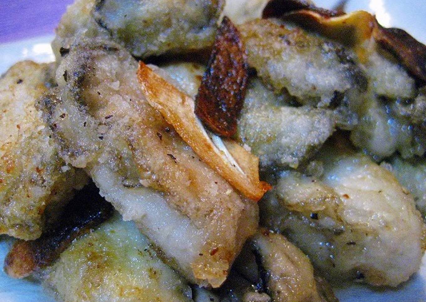 Pan-Fried Crispy Oysters with Garlic