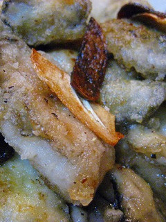 A picture of Pan-Fried Crispy Oysters with Garlic.