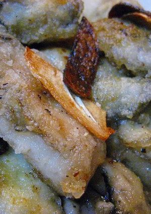 A picture of Pan-Fried Crispy Oysters with Garlic.