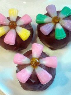 A picture of Cake Balls.