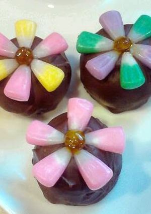 A picture of Cake Balls.