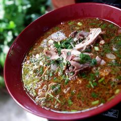 A picture of Yum Jin Gai / Spicy Chicken soup.