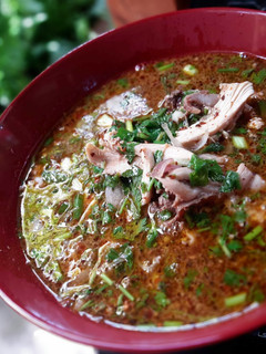 A picture of Yum Jin Gai / Spicy Chicken soup.