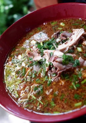 A picture of Yum Jin Gai / Spicy Chicken soup.