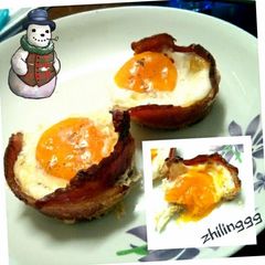 A picture of bacon egg breakfast cup.