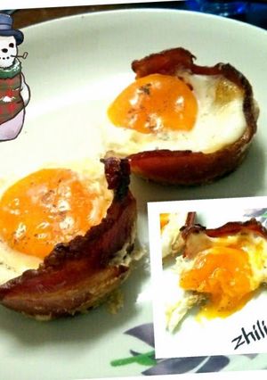 A picture of bacon egg breakfast cup.