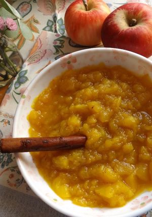 Una foto de Mermelada exprés de manzanitas de otoño a la cúrcuma