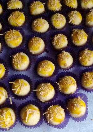 A picture of Pineapple Jam Cookie.