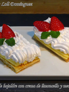 Foto principal de Pastelitos de hojaldre con crema de limoncello y merengue italiano