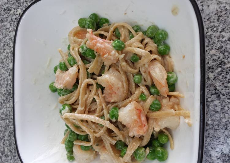 Simple Way to Prepare Super Quick Homemade Shrimp Alfredo with Peas