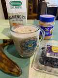 Batido de banana y arándanos fit