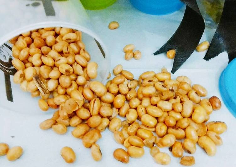 Cara Gampang Menyiapkan Canglaireng (Kacang Kedelai Goreng) + Tips dan Trik Anti Gagal
