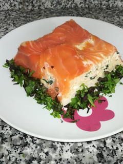 Una foto de Pastel frío de salmón, surimi, queso de untar y nueces 🐟🍞🧀🏖️
