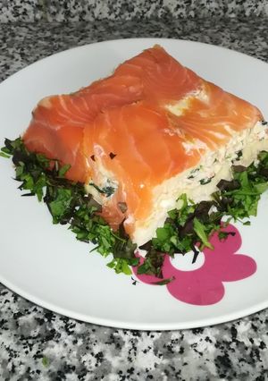 Una foto de Pastel frío de salmón, surimi, queso de untar y nueces 🐟🍞🧀🏖️