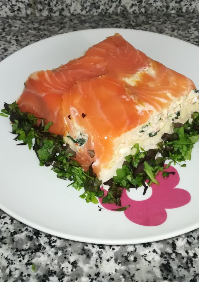 Una foto de Pastel frío de salmón, surimi, queso de untar y nueces 🐟🍞🧀🏖️