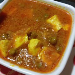 A picture of Green chickpeas and paneer.