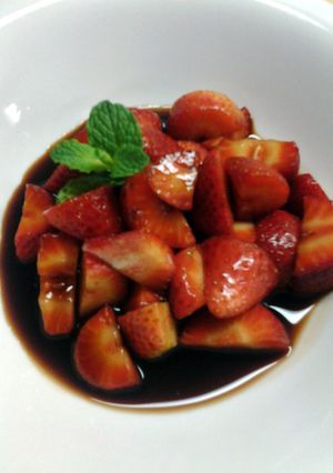 A picture of Strawberries in Balsalmic Vinegar.